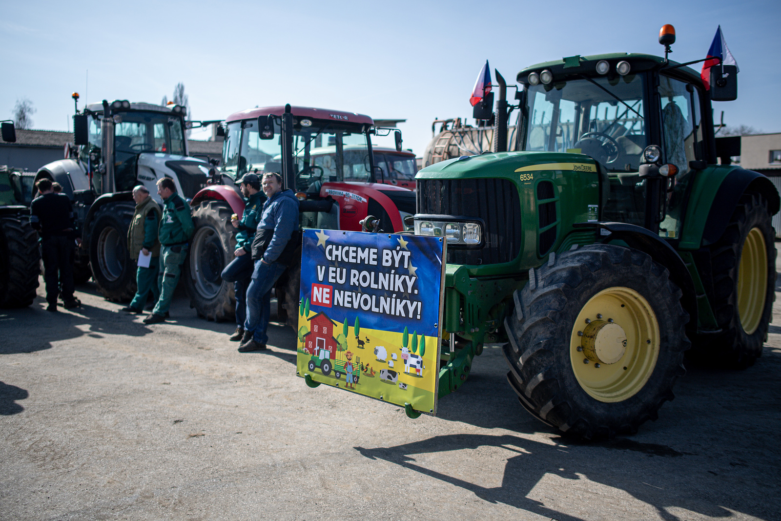 VIDEO: Kolona traktorů v Opavě: zemědělci nechtějí ruské obilí