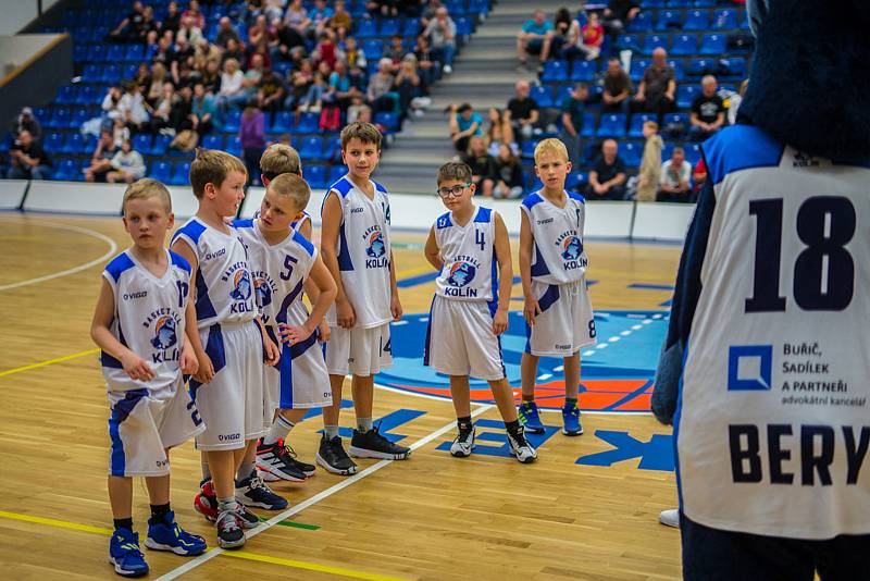 Z basketbalového utkání NBL Kolín - Opava (75.80). Foto: David Kratochvíl