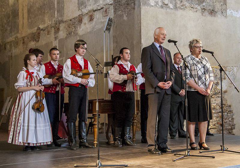 Lichtenštejnský kníže Hans Adam II. promluvil v kostele svatého Václava. Stal se také kmotrem knihy věnované osudům Lichtenštejnů na našem území.