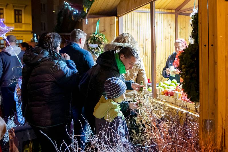 Rozsvícení vánočního stromu na Dolním náměstí v Opavě, pondělí 25. listopadu 2019.