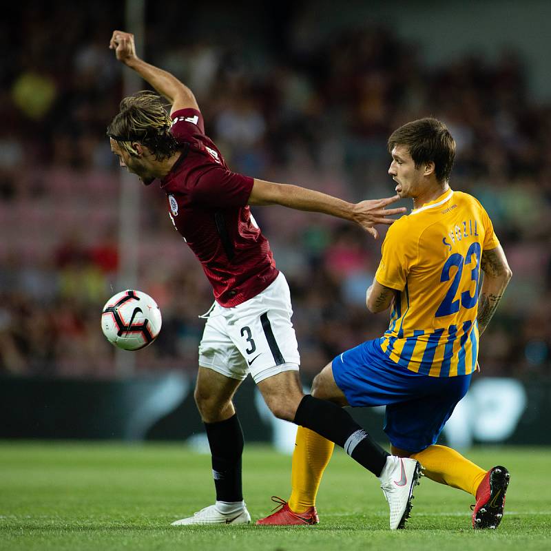 Zápas 1. kola FORTUNA:LIGY mezi AC Sparta Praha a SFC Opava 21. července 2018 v Generali areně v Praze. Matěj Pulkrab - acs, Jaroslav Svozil - o.