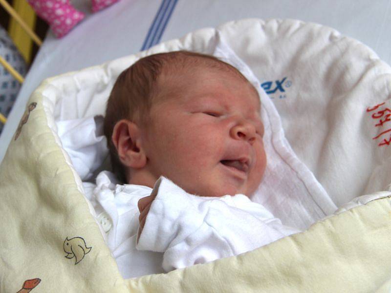 Klára Doleží se narodila 1. května, vážila 3,74 kilogramů a měřila 53 centimetrů. Rodiče Anička a Honza z Opavy své prvorozené dceři přejí, aby byla zdravá, šťastná a měla spokojený život plný lásky.