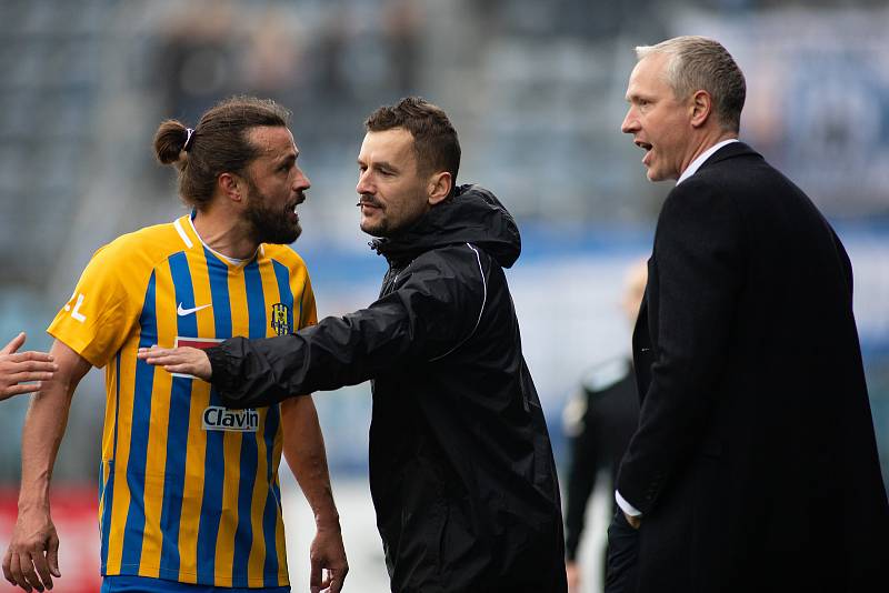 Opava - Zápas fotbalové FORTUNA:LIGY mezi SFC Opava a SK Sigma Olomouc 13. dubna 2019. Pavel Zavadil (SFC Opava), trenér SK Sigma Olomouc Václav Jílek.