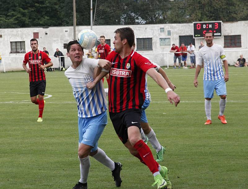 Fotbalisté Olešnice (v bílém) prohráli v Mohelnici pohárový zápas s Opavou 0:6.