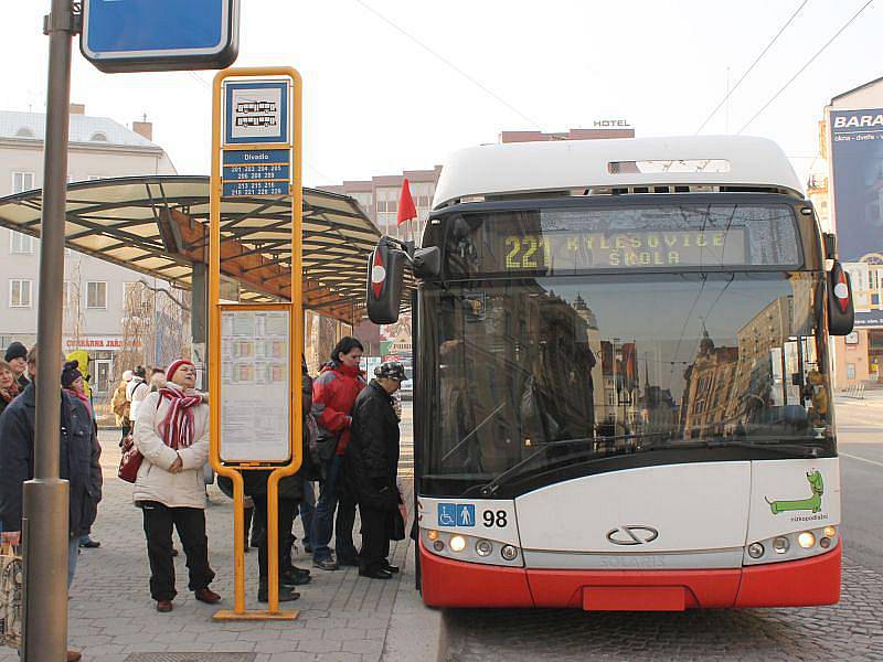 Už několik dní jezdí v Opavě městská doprava s červenými praporky. To znamená, že kvalita vzduchu se dostala až na hranici nebezpečí pro lidské zdraví.