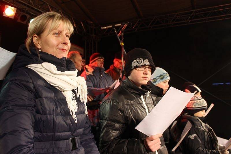 Dobrá nálada panovala ve středu večer na Dolním náměstí v Opavě, kde naše redakce pořádala ojedinělou akci s názvem Česko zpívá koledy.