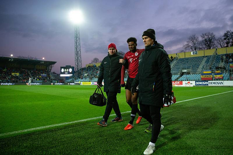 Opava - Zápas osmifinále MOL Cupu mezi SFC Opava a AC Sparta Praha 28. listopadu 2018 na Městském stadionu v Opavě. Benjamin Tetteh (AC Sparta Praha).