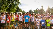 Na startu pátého ročníku v Olomoucké ulici se tísnilo více než devět stovek běžců.