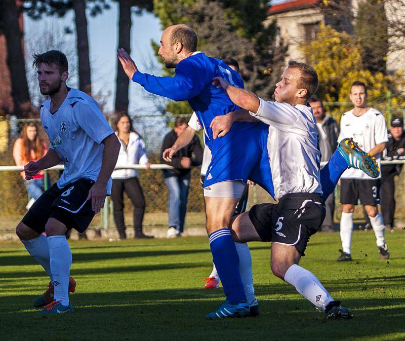 Pustá Polom – Kravaře 2:2 (Filip Linda neuhlídal domácího Filipa Štybara při vyrovnávací brance na 1:1)