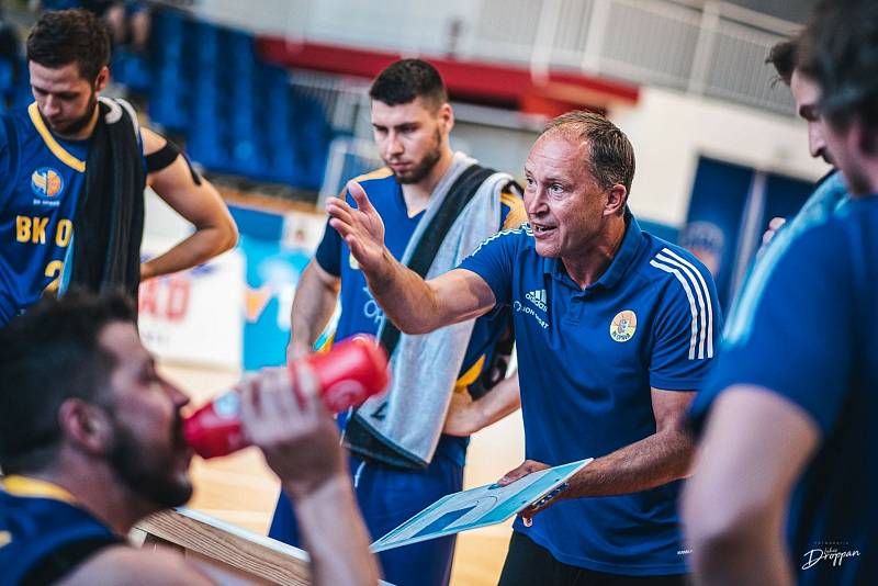 Basketbalisté Opavy mají první trofej