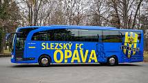 Autobus v klubových barvách SFC. Ilustrační foto.