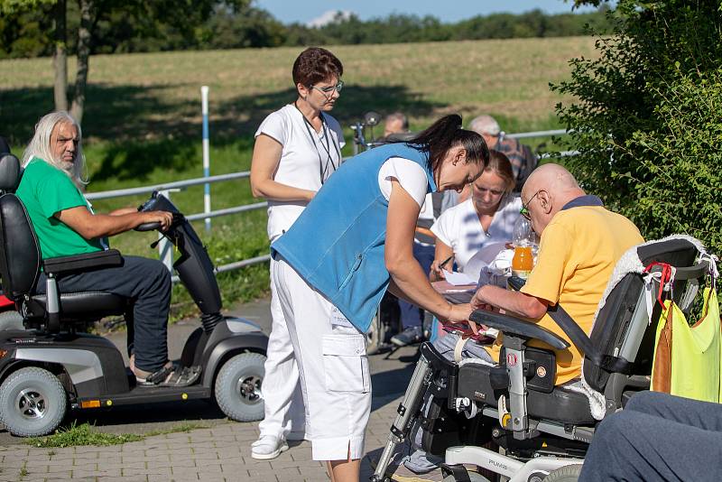 Závod do vrchu na invalidních vozících s názvem ECCE HOMO Hrabyně.