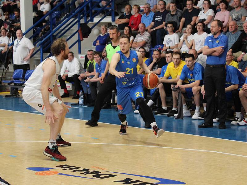 Basketbalové play off (7. zápas): BK Děčín – BK Opava 79:62 (22:15, 38:39, 53:47)