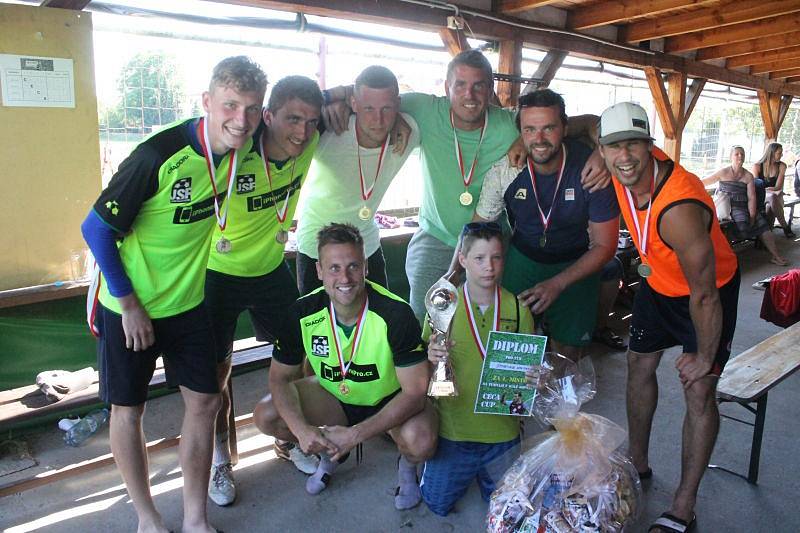 Fotbalový turnaj Ceca Cup, který se v sobotu konal v opavském areálu na Minervě, měl dvě roviny. Kromě té sportovní šlo především o tu charitativní.