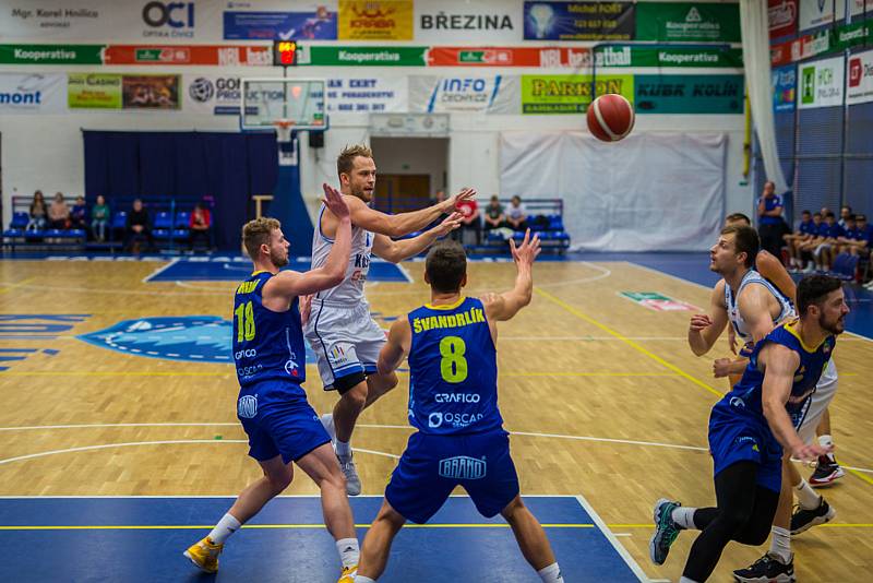 Z basketbalového utkání NBL Kolín - Opava (75.80). Foto: David Kratochvíl