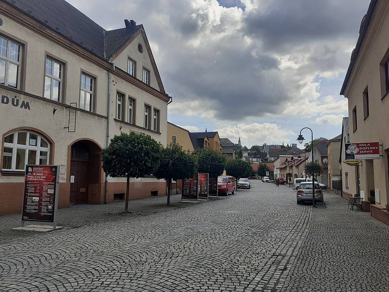 Centrum Hradce nad Moravicí tvoří ulice Podolská.