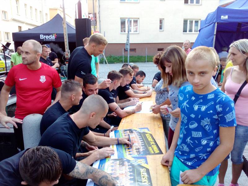 Autogramiáda fotbalistů SFC na Gastro festivalu 2018 v Bredě.