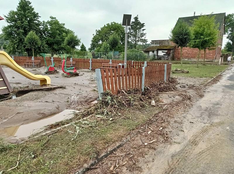 Následky bleskových povodní v Třebomi, 25. června 2021.