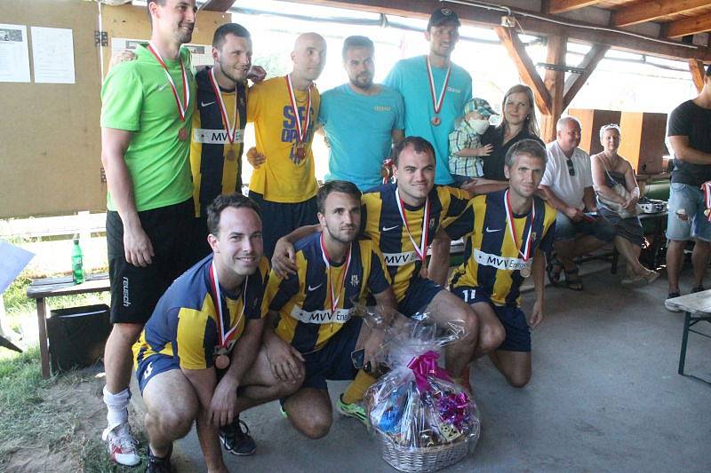 Fotbalový turnaj Ceca Cup, který se v sobotu konal v opavském areálu na Minervě, měl dvě roviny. Kromě té sportovní šlo především o tu charitativní.
