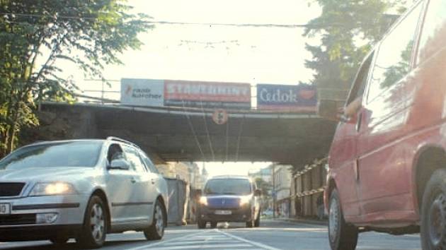 Opravy na železničním viaduktu v Olomoucké ulici v Opavě.