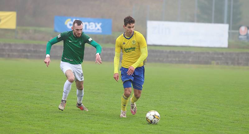 Fotbalisté Zlína B (žluté dresy) v posledním domácím zápase podzimní části třetí ligy podlehli Hlučínu 2:3.