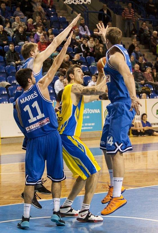 BK Opava – USK Praha 96:71