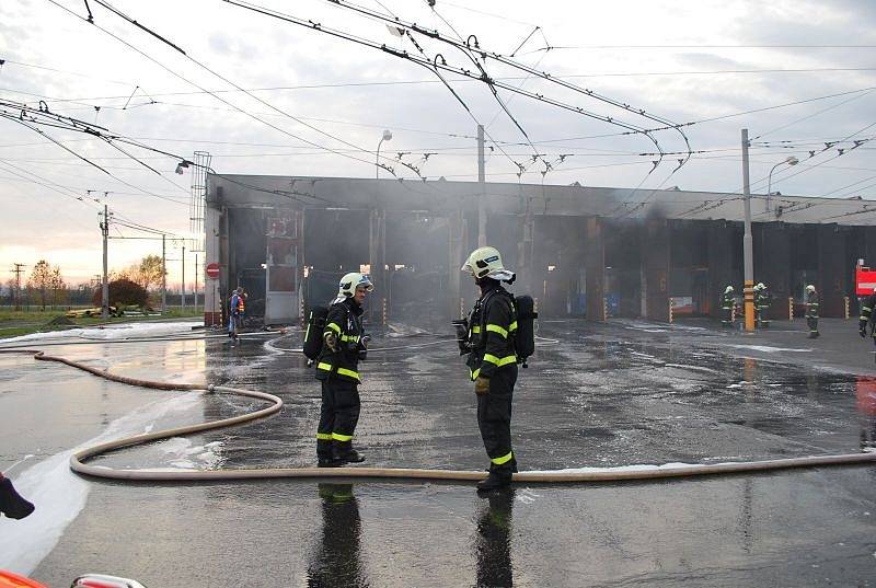 Požár v areálu Městského dopravního podniku v Opavě-Kylešovicích.