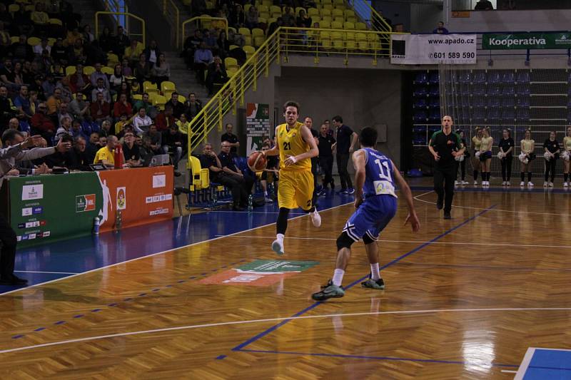 BK Opava – USK Praha 72:57 (24:11, 42:26, 59:44) 