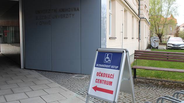Očkovací centrum na opavské Slezské univerzitě.