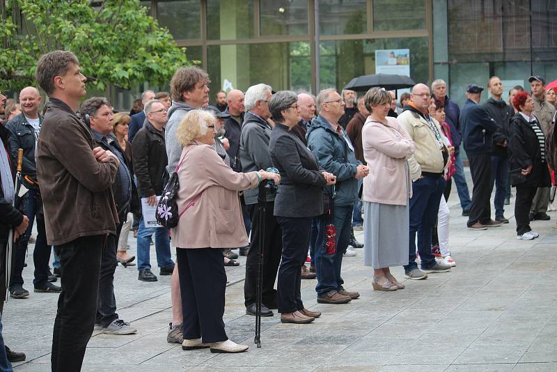 Demonstrace za nezávislou justici a proti vládě v Opavě, 28. května 2019.