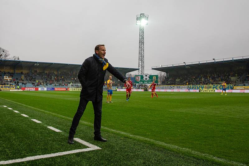 Opava - Zápas fotbalové FORTUNA:LIGY mezi SFC Opava a SK Sigma Olomouc 13. dubna 2019. Trenér SFC Opava Ivan Kopecký.