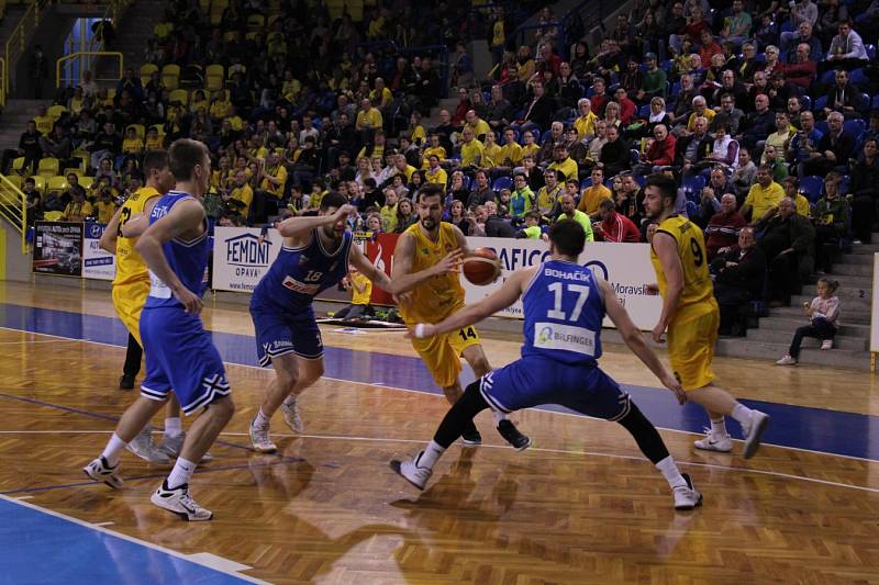 BK Opava – USK Praha 72:57 (24:11, 42:26, 59:44) 