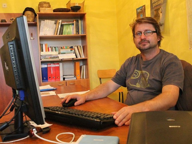 Archeolog Jiří Juchelka se svým týmem pracoval na průzkumu v okolí Müllerova domu.