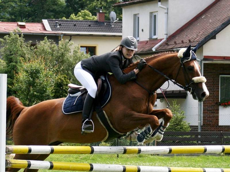 Veronika Pěkníková s Lávou 4 (JK Dance and Jump) zvítězila v sobotní soutěži S** (130 cm).