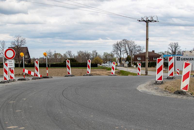 Kromě opravy přejezdu pokračují práce na silnici I/46 Opava, jižní obchvat – napojení na I/11.