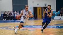 Z basketbalového utkání NBL Kolín - Opava (75.80). Foto: David Kratochvíl