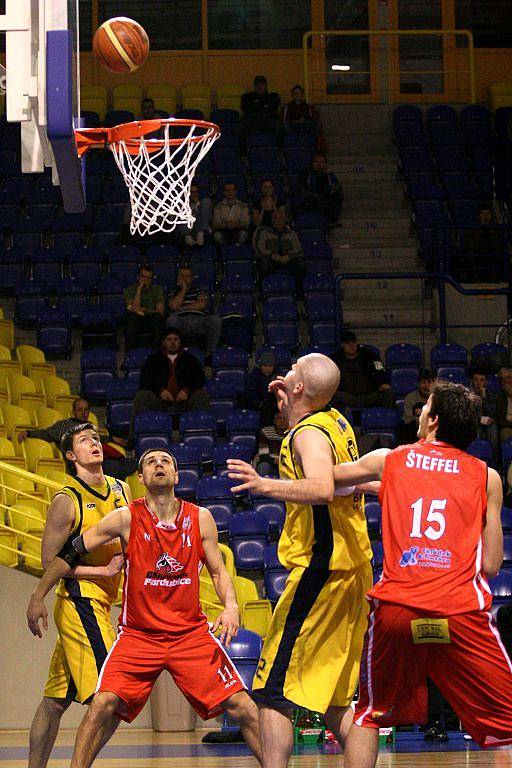 BK Opava - BK Synthesia Pardubice 81:72