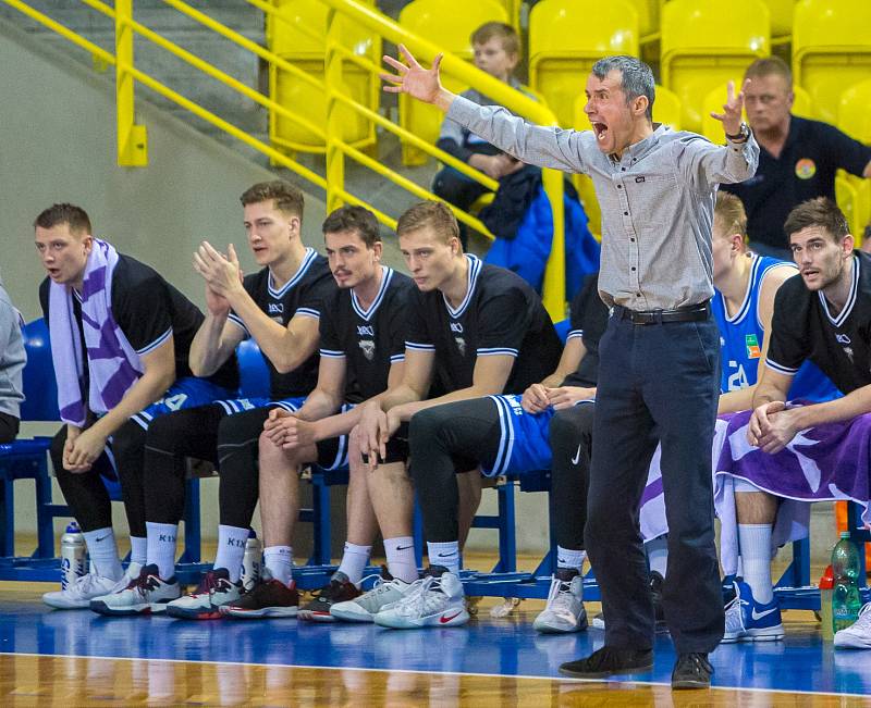 BK Opava – USK Praha 72:57 (24:11, 42:26, 59:44)