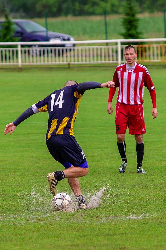 TJ Slavia Malé Hoštice slaví 95 let fotbalu v obci.TJ SLAVIA MALÉ HOŠTICE - SFC OPAVA 4:4