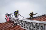 Zásah hasičů u požáru jatek v Melči.