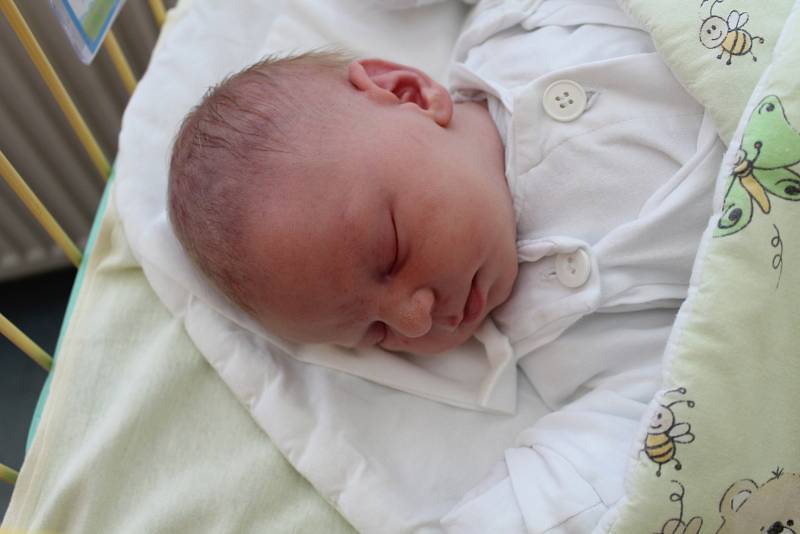 Lukáš Bena se narodil 6. června 2019, vážil 3,61 kilogramu a měřil 51 centimetrů. Rodiče Věra a Tomáš z Opavy přejí svému synovi do života hlavně zdraví. Na Lukáška už doma čeká bratr Pavlík.