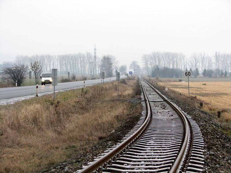 Na těchto kolejích vyhasl ve čtvrtek další lidský život.