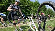 Náročnou trať Silesia Merida Bike Marathonu v sobotu zdolávala skoro tisícovka cyklistických nadšenců. Závody na 55 a devadesát kilometrů odstartovaly jako každý rok z opavského Horního náměstí a pokračovaly vlnitým terénem Přírodního parku Moravice.