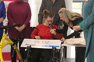 Kabelkový veletrh Deníku v OC Breda & Weinstein pomohl handicapované Kateřině Juchelkové. 11. listopadu 2022, Opava.