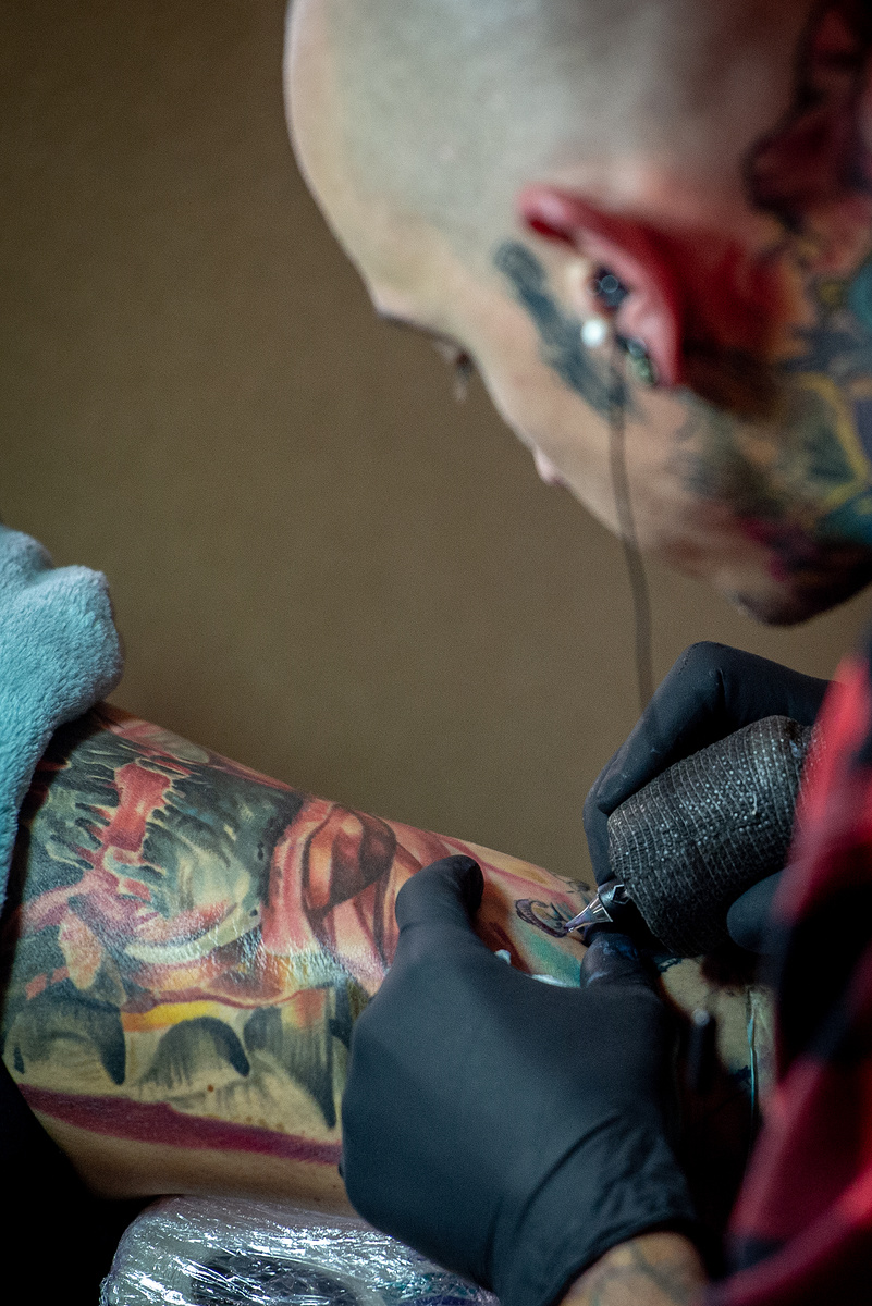 OBRAZEM: Víkend v Opavě patří tetování. Tattoo Session Silesia zaplnila  kostel - Opavský a hlučínský deník