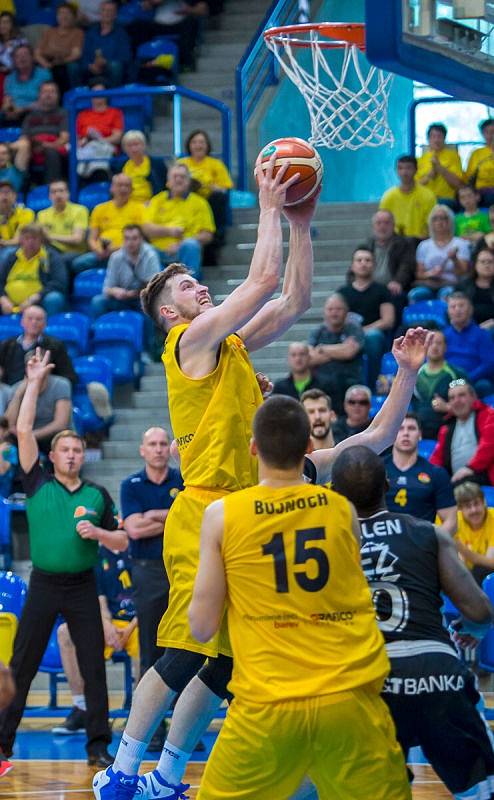 BK Opava - ČEZ Basketball Nymburk 80:76