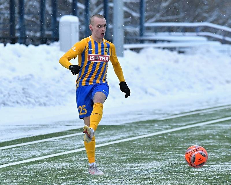 Fotbalisté karlovarské Slavie si drze vyšlápli na omlazený tým ligové Opavy, který porazili v poměru 3:0.