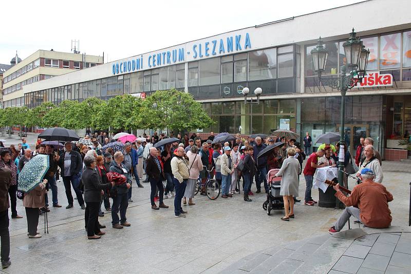 Demonstrace za nezávislou justici a proti vládě v Opavě, 28. května 2019.