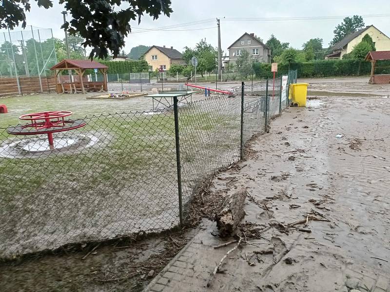 Následky bleskových povodní v Třebomi, 25. června 2021.