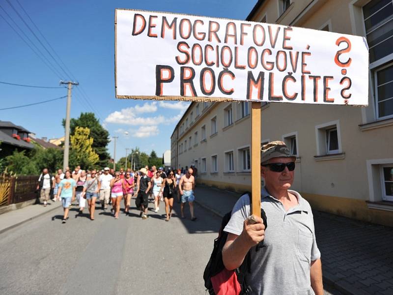 Ve Vítkově na Opavsku se v jeden den konaly současně romská a protiromská demonstrace. 